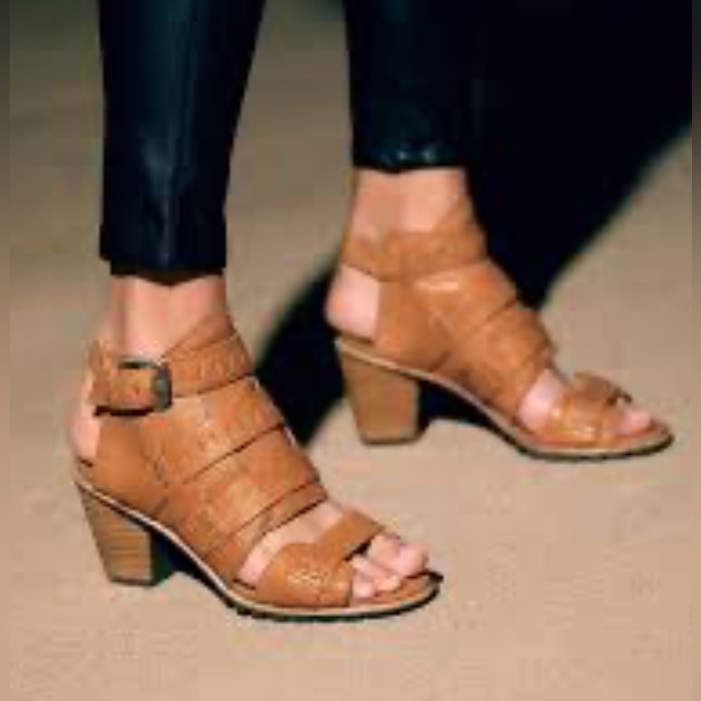 SOREL Nadia Buckle Sandal